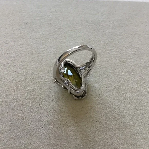 Elegant Sterling Silver Green Crystal Cocktail Ring - Picture 5 of 7